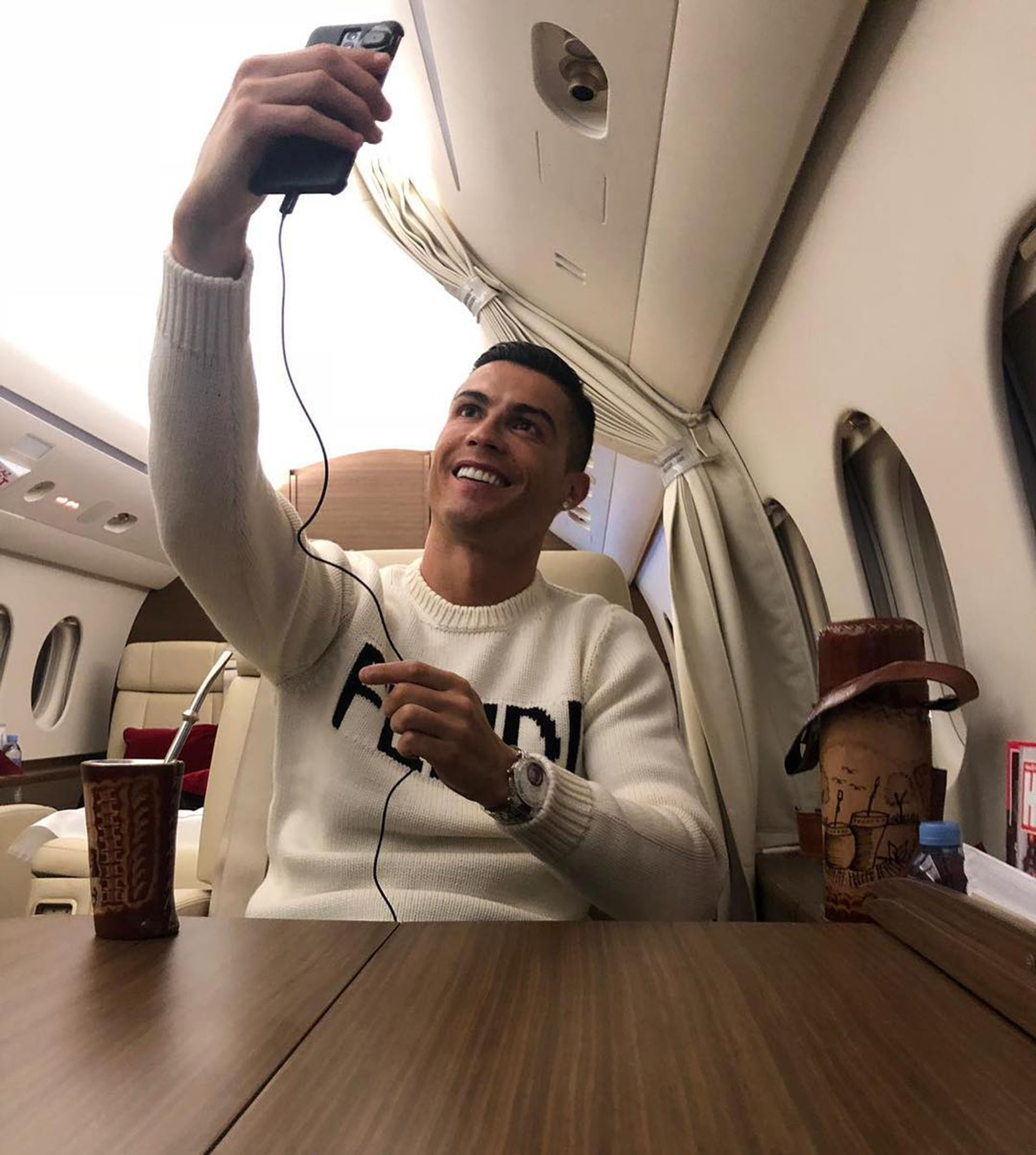 Cristiano-Ronaldo-drink-mate-1
